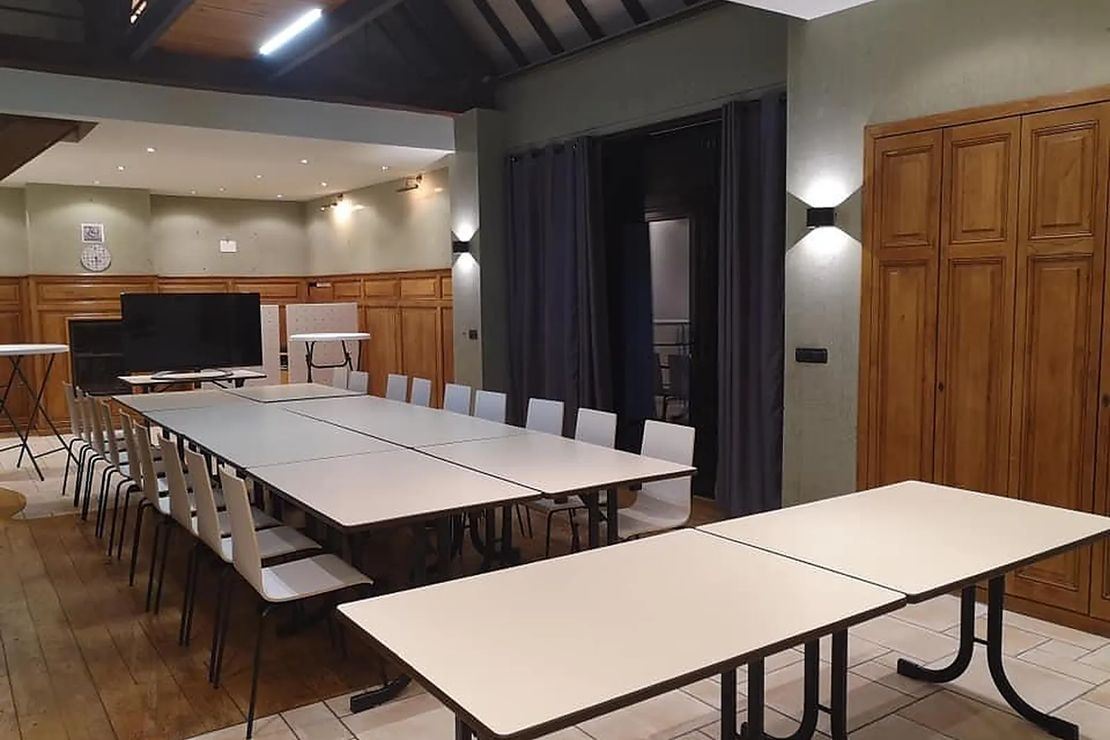 Lieux événementiels, AU 751