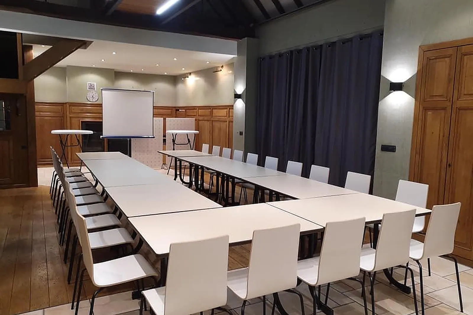 Lieux événementiels, AU 751