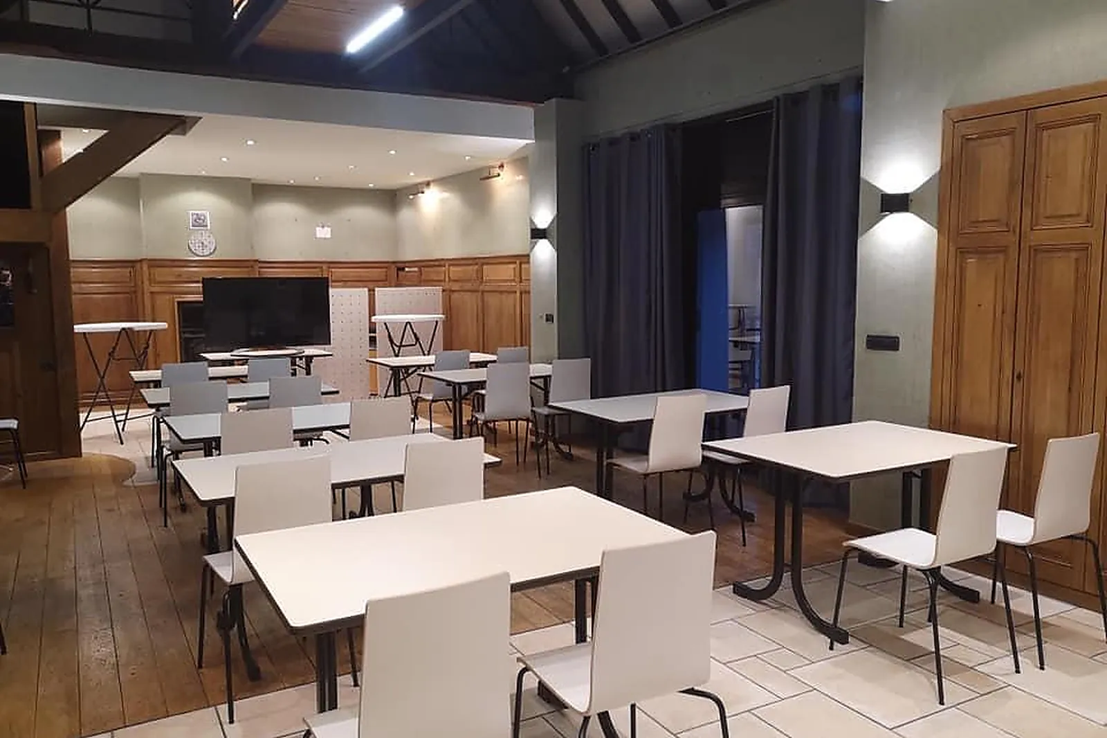 Lieux événementiels, AU 751