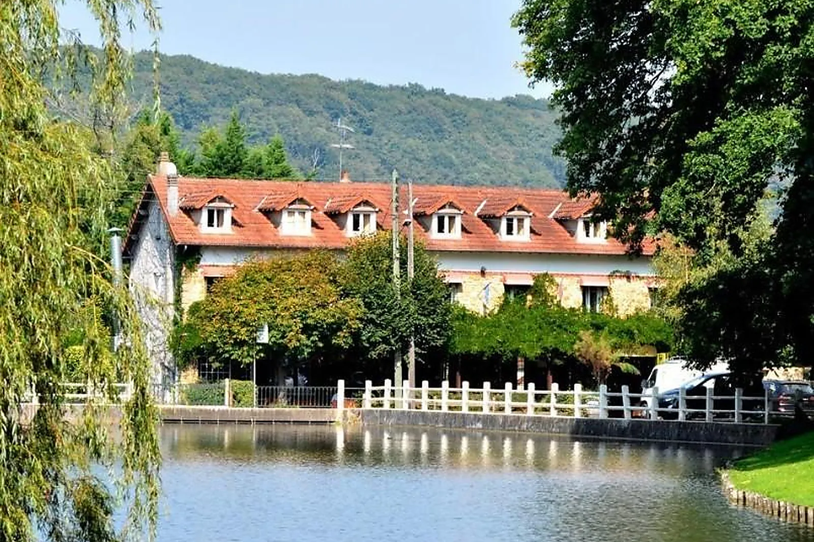 Lieux événementiels, AU BORD DU LAC
