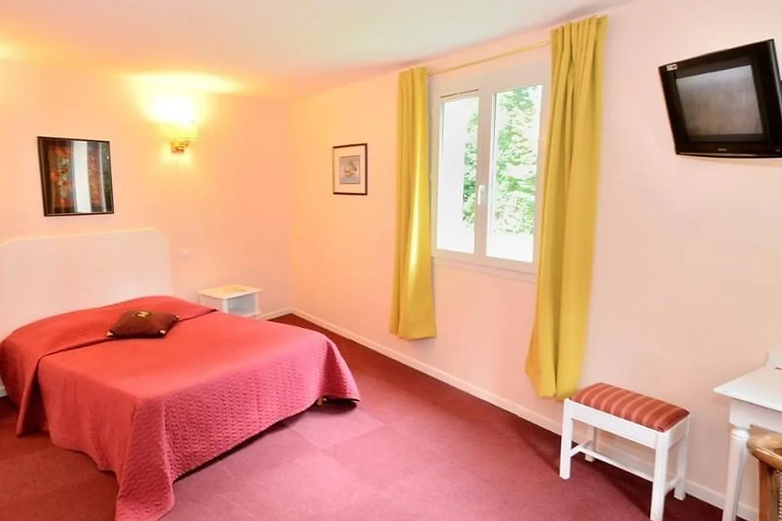 Lieux événementiels, AU BORD DU LAC