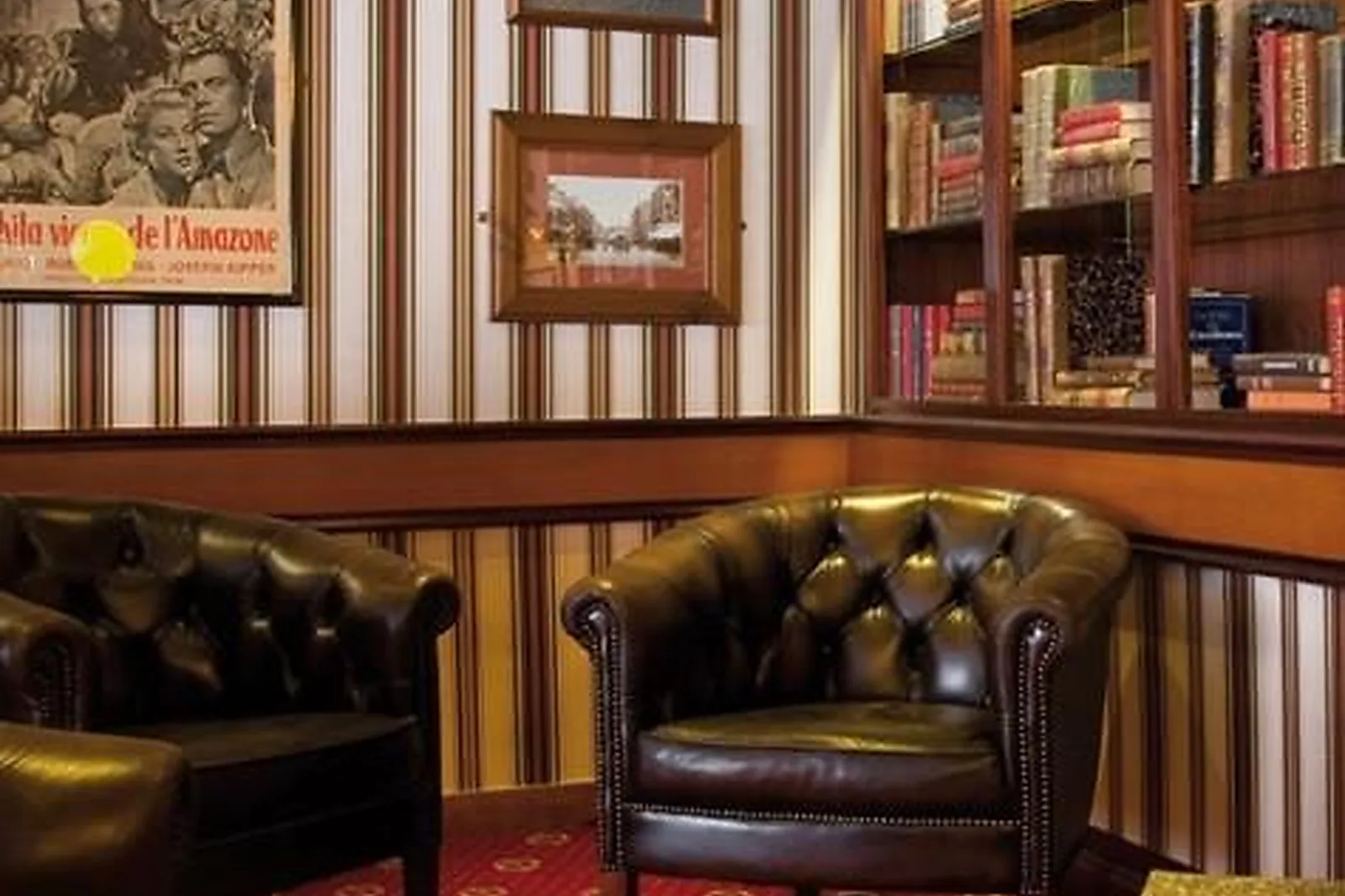 Lieux événementiels, AU BUREAU