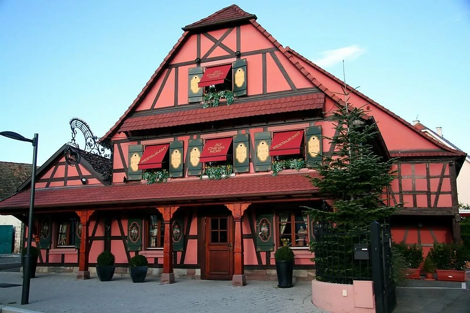 Lieux événementiels, AU CHEVAL NOIR