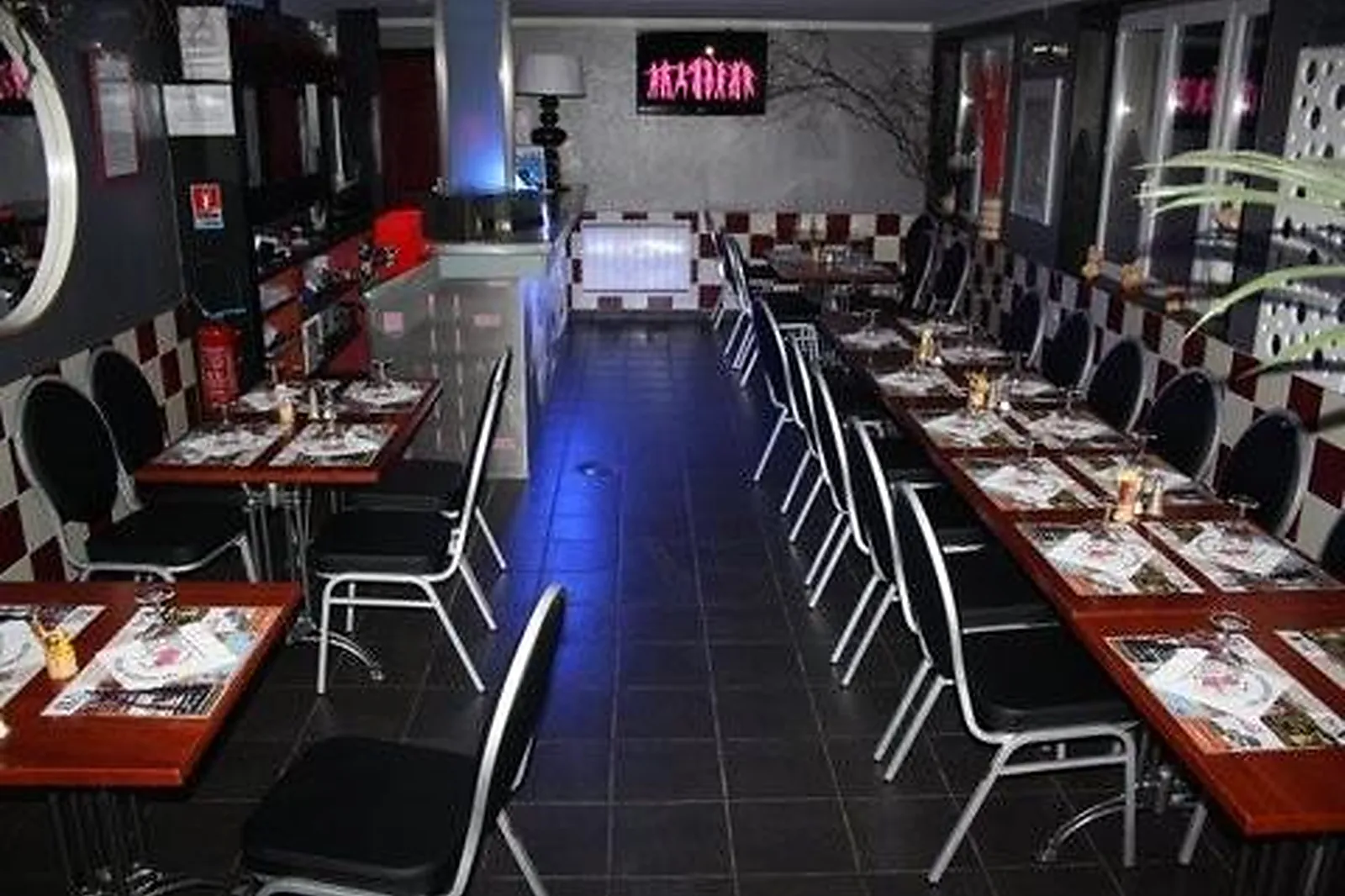 Lieux événementiels, AU COCHON QUI RIT