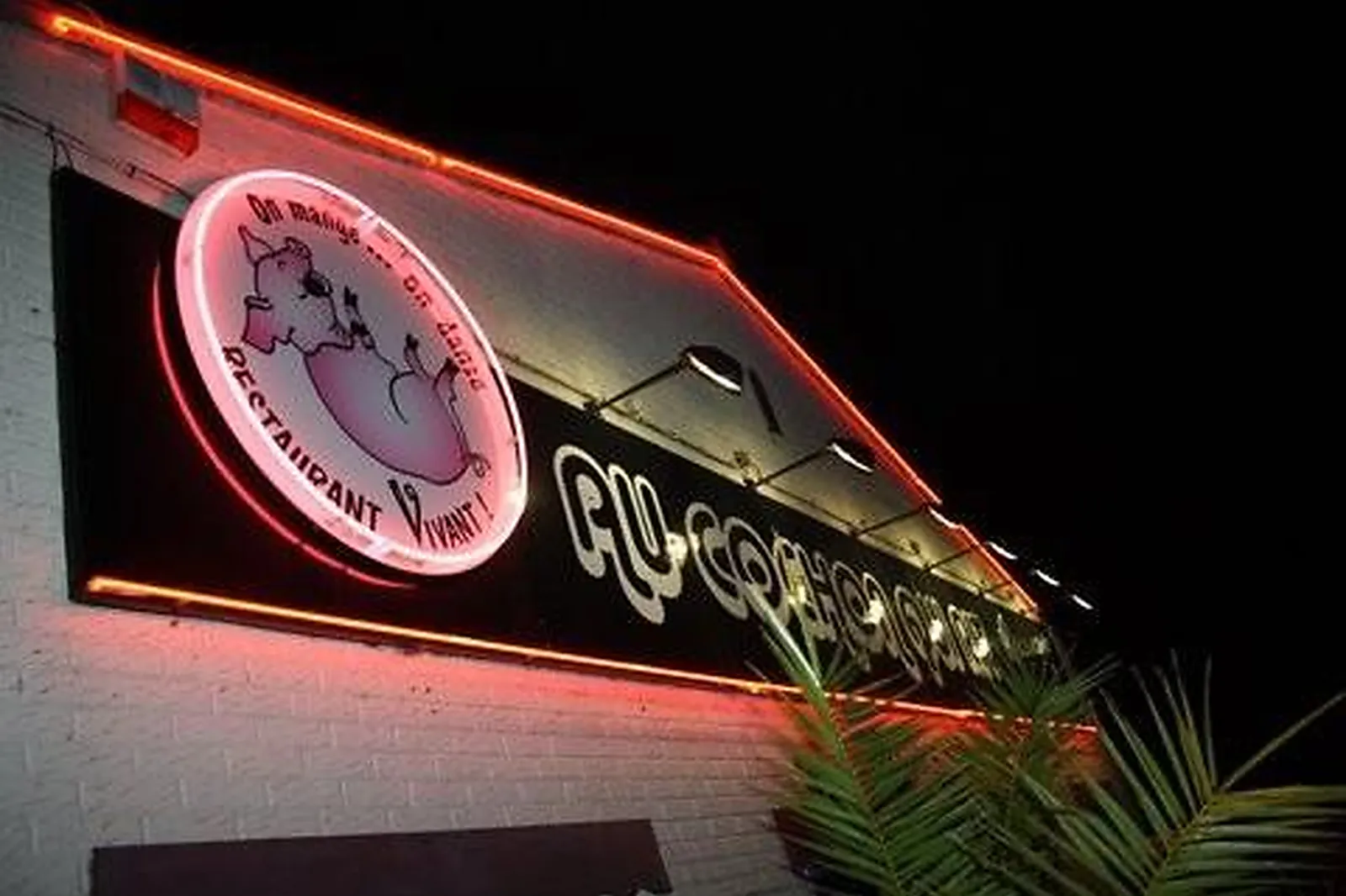 Lieux événementiels, AU COCHON QUI RIT