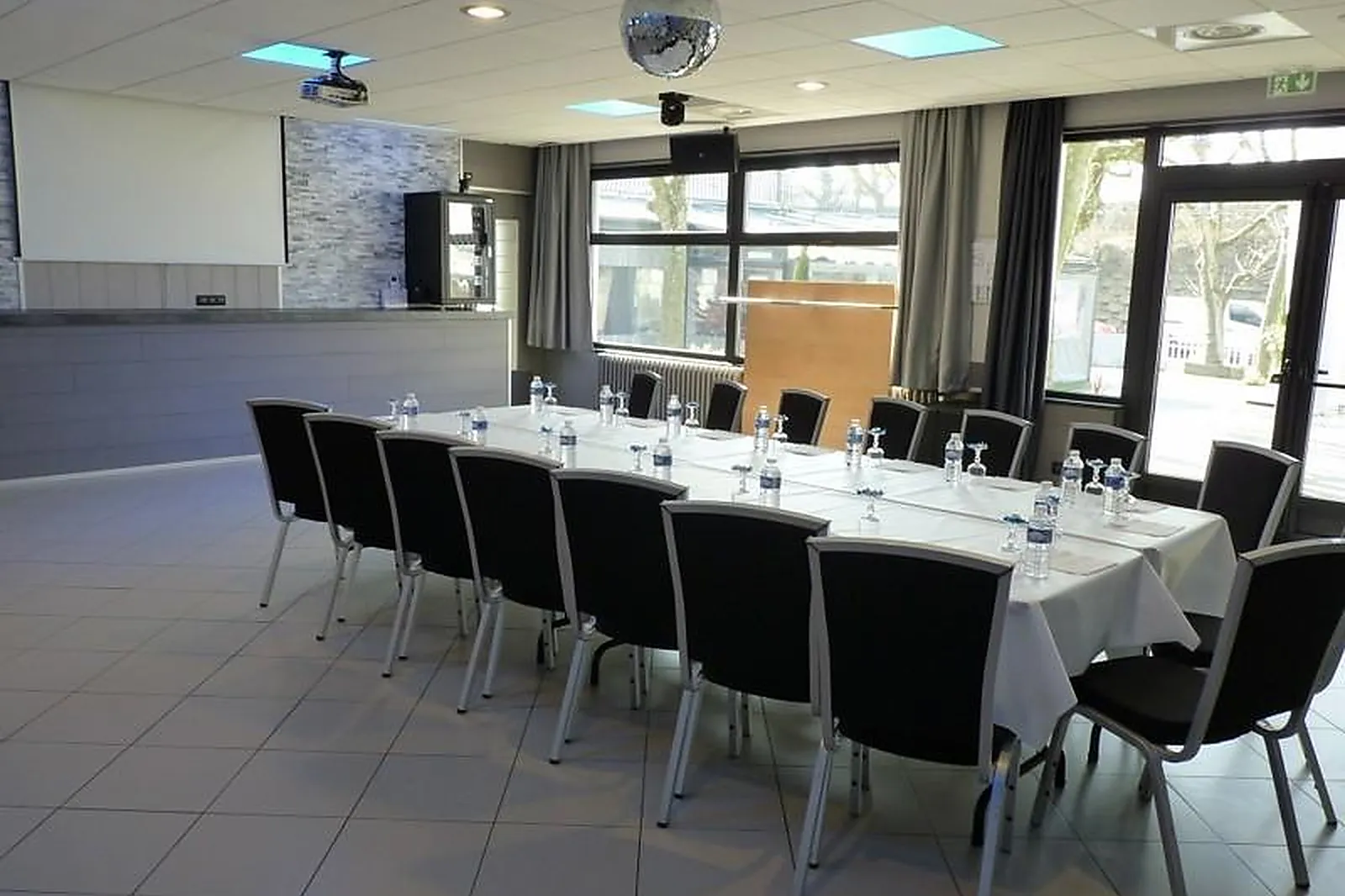 Lieux événementiels, AU GRAND LARGE