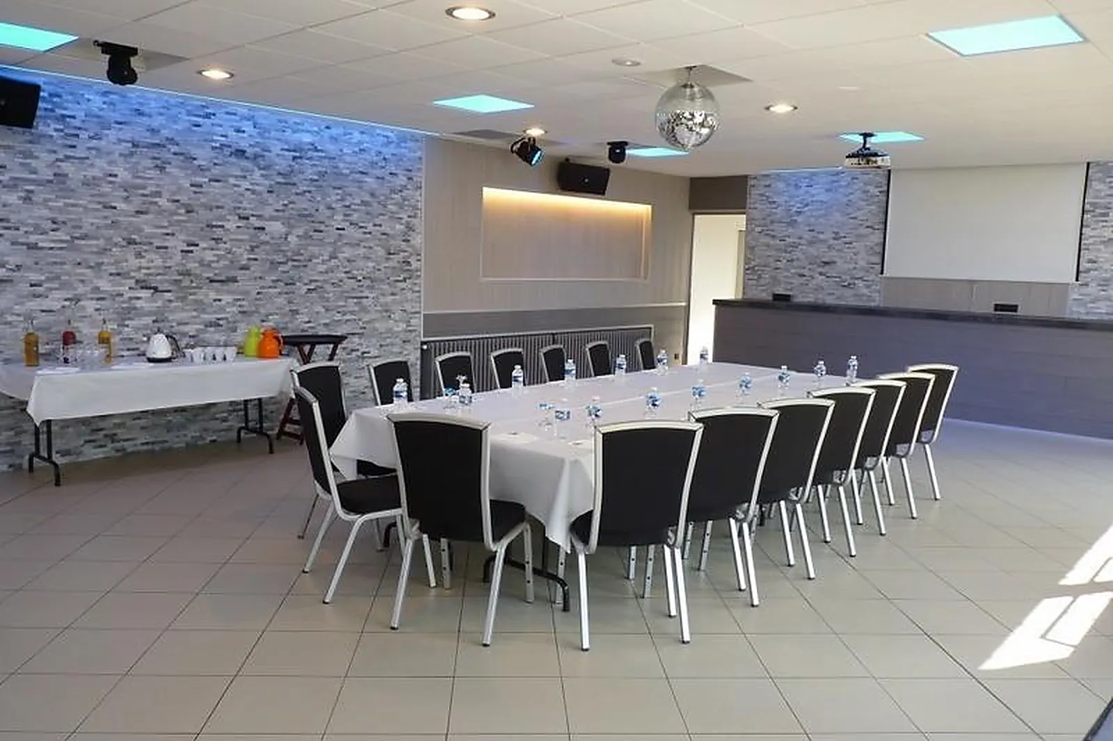 Lieux événementiels, AU GRAND LARGE