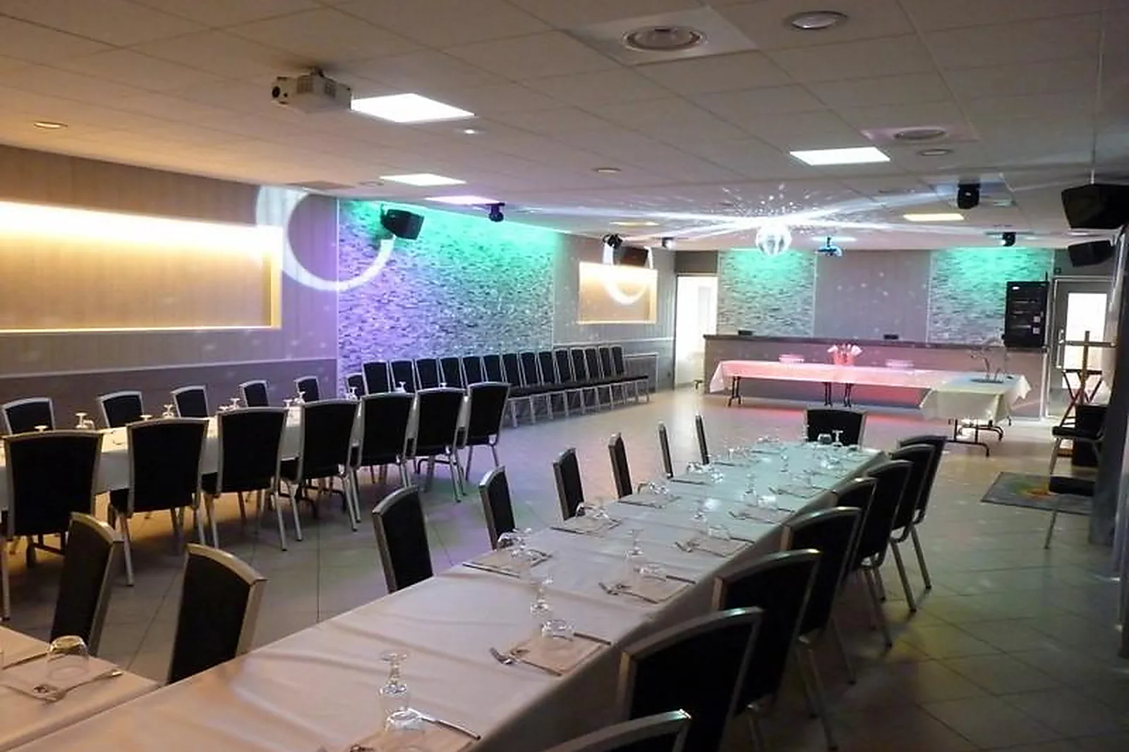 Lieux événementiels, AU GRAND LARGE