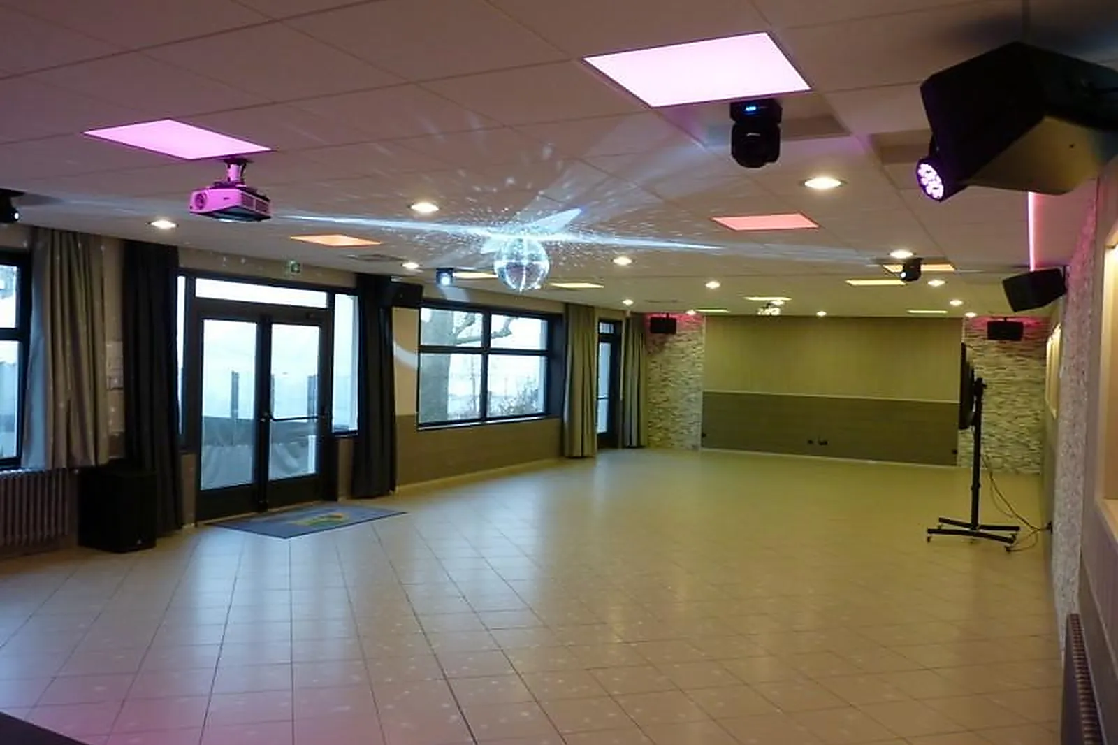 Lieux événementiels, AU GRAND LARGE