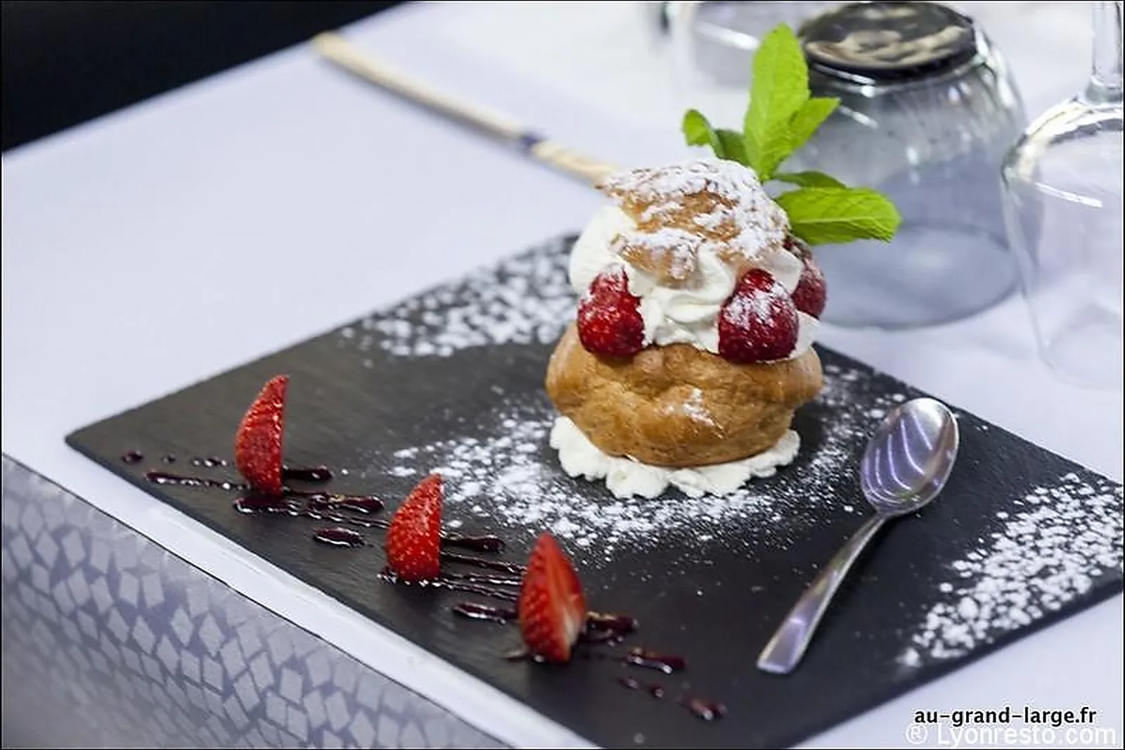 Lieux événementiels, AU GRAND LARGE