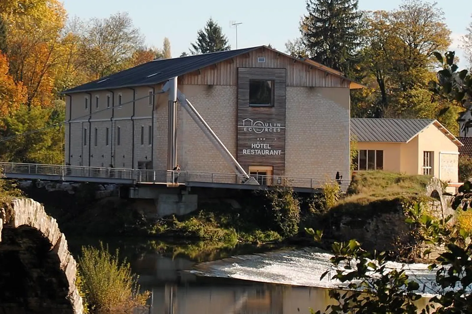 Lieux événementiels, AU MOULIN DES ECORCES