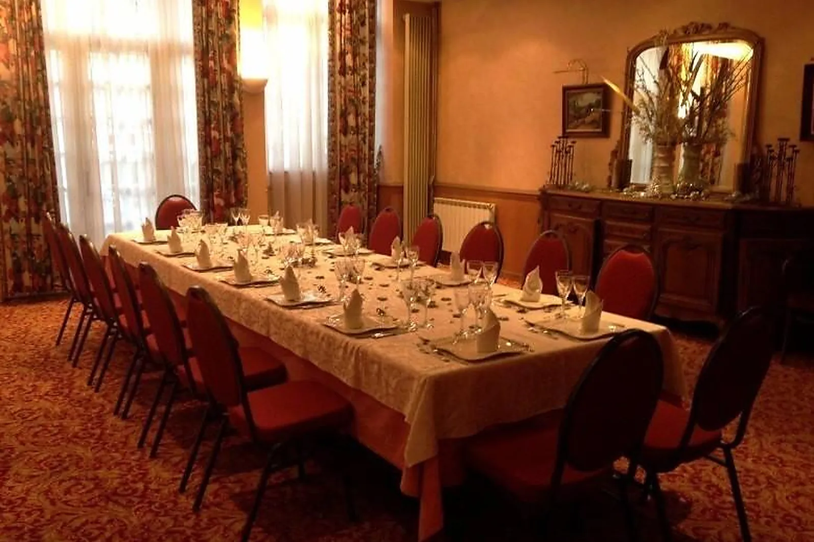 Lieux événementiels, AU MOUTON BLANC