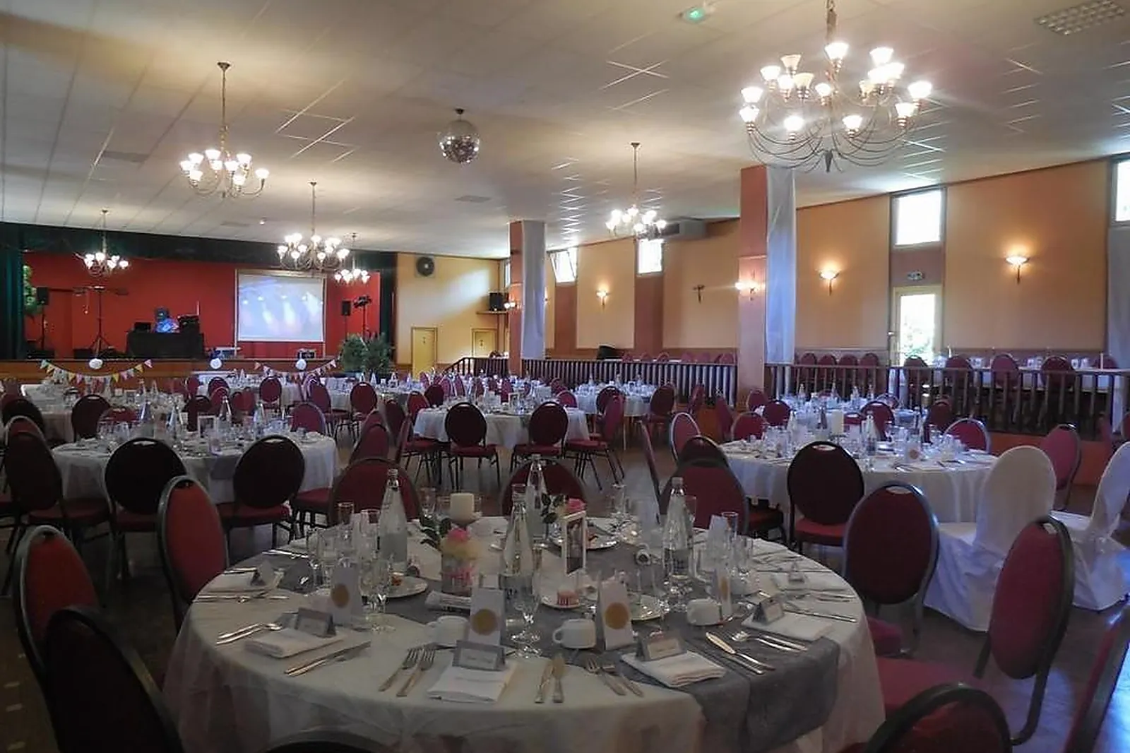 Lieux événementiels, AU RELAIS DE L'OUST