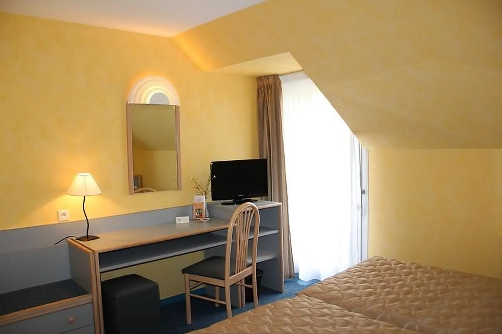 Lieux événementiels, AU RELAIS DE L'OUST