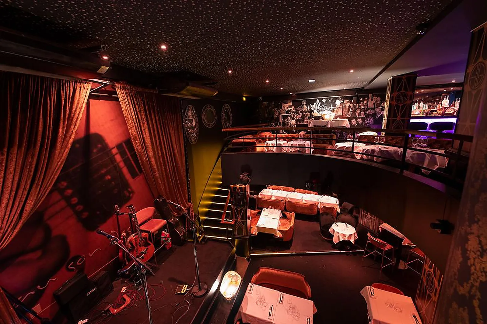 Lieux événementiels, AU SON DES GUITARES