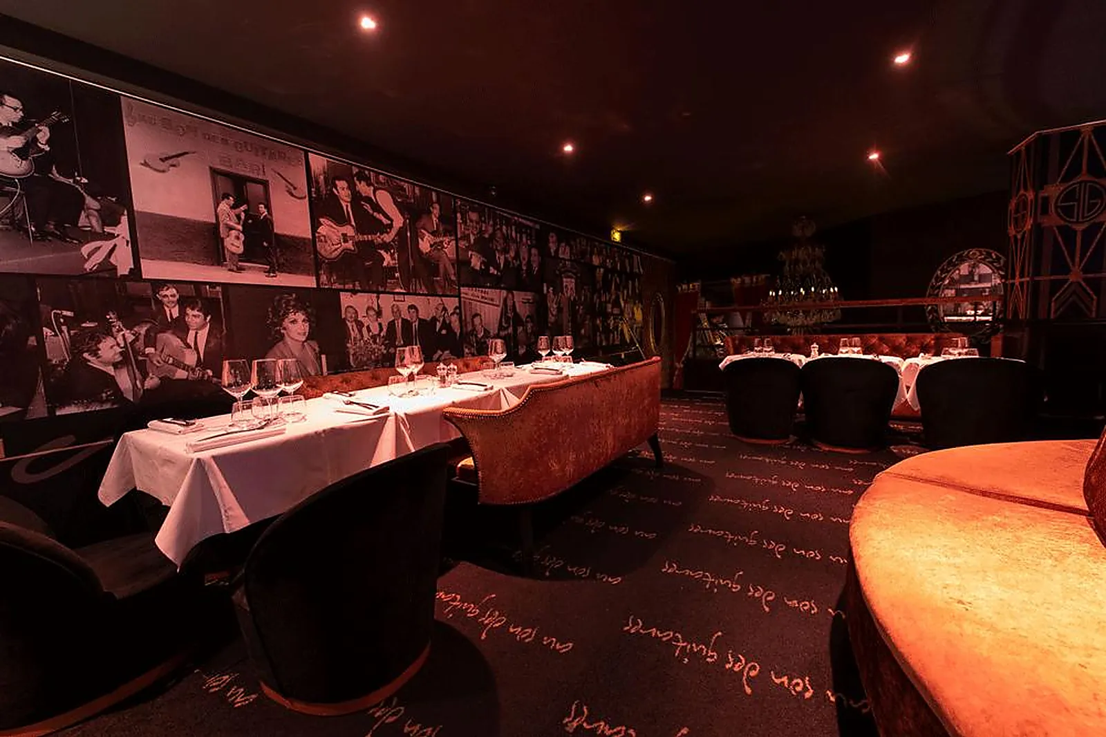 Lieux événementiels, AU SON DES GUITARES