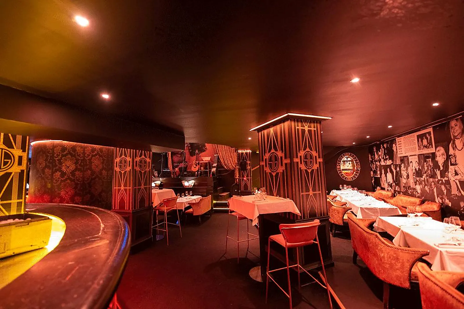 Lieux événementiels, AU SON DES GUITARES