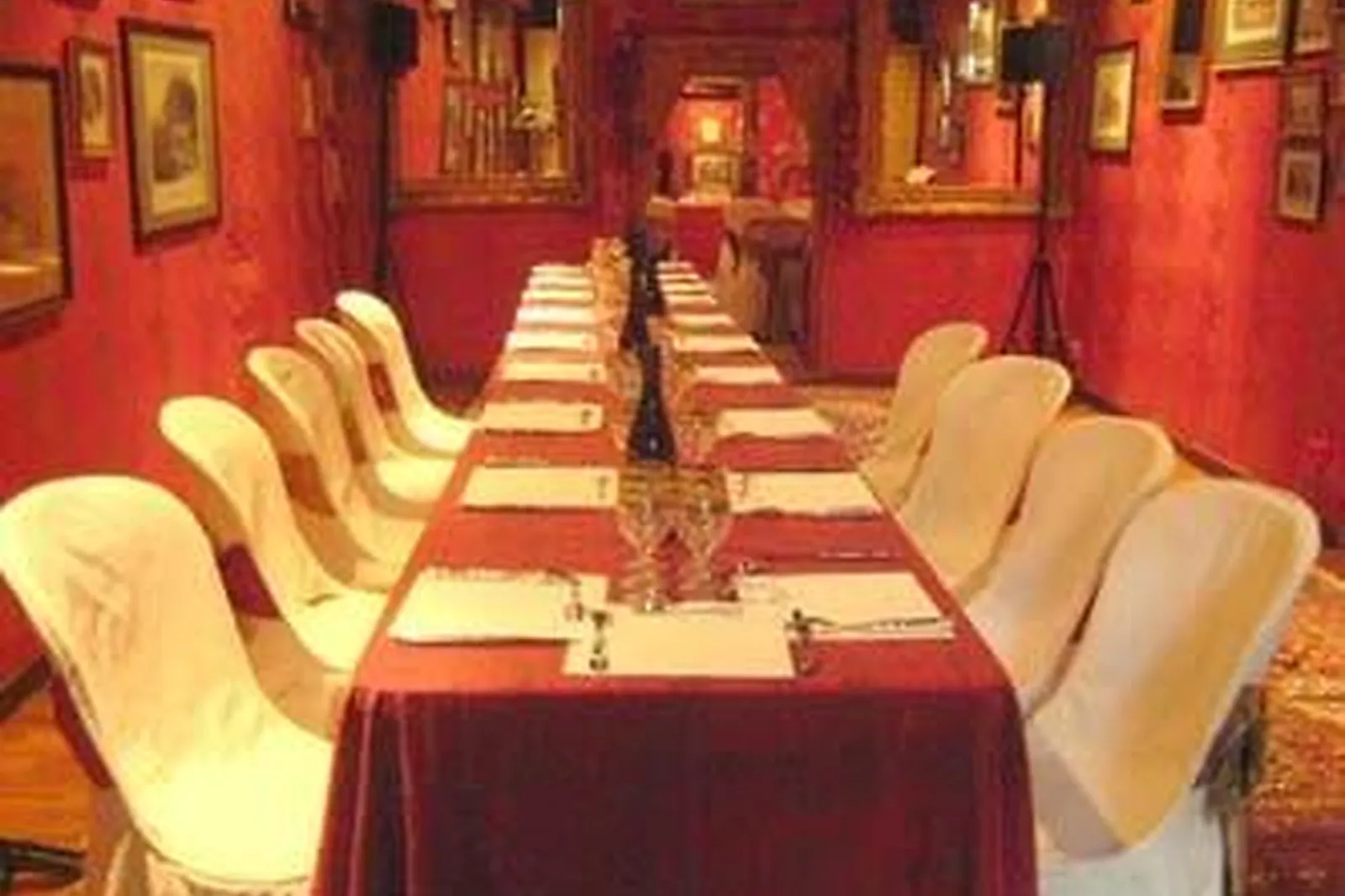 Lieux événementiels, AU VIEUX PARIS D'ARCOLE