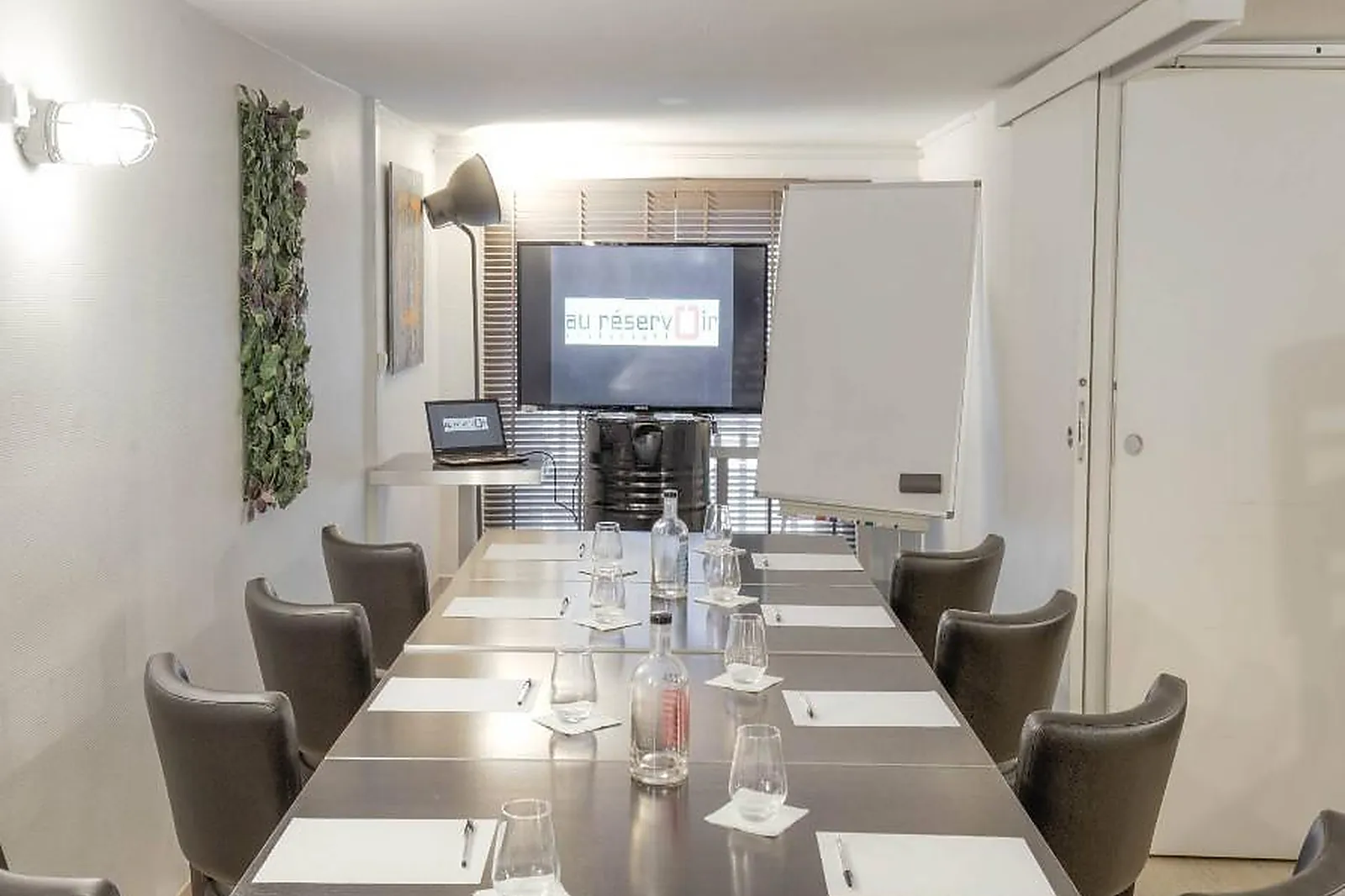 Lieux événementiels, AU RÉSERVOIR