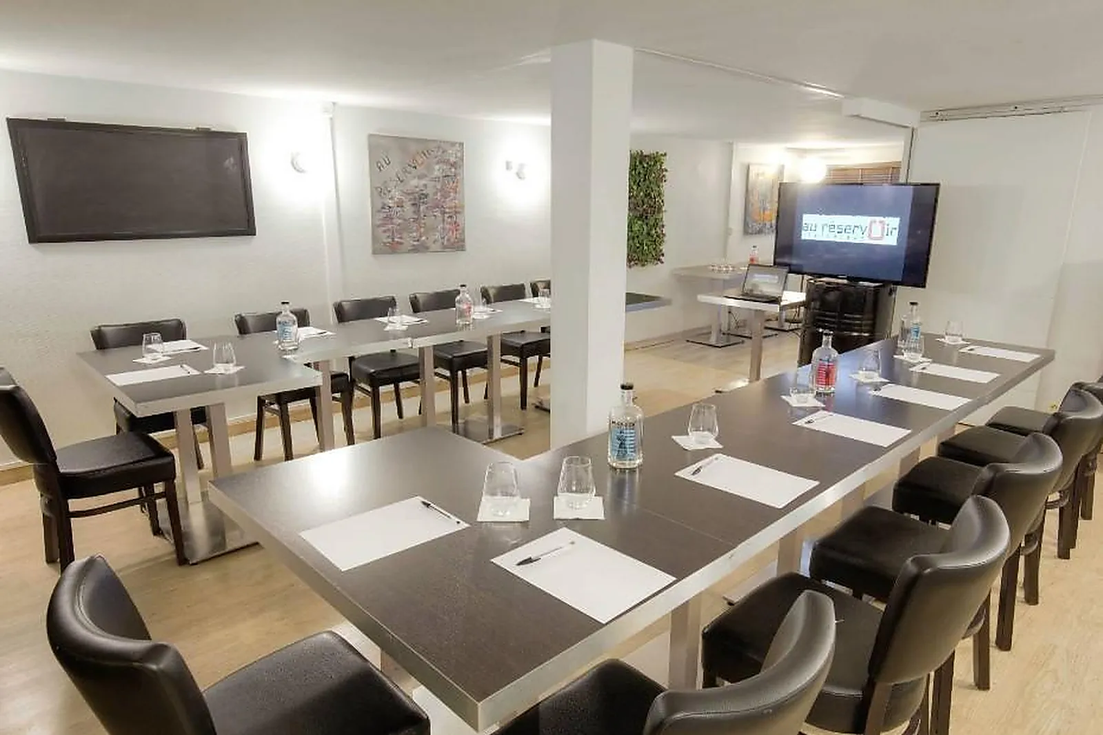 Lieux événementiels, AU RÉSERVOIR