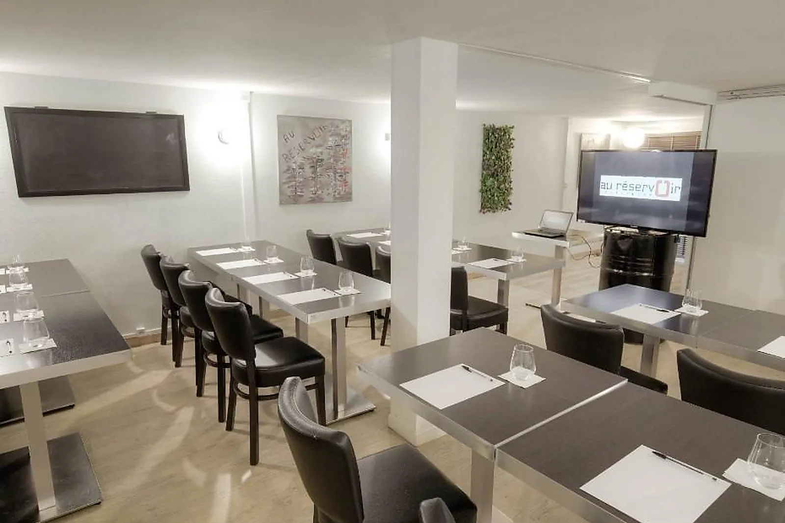 Lieux événementiels, AU RÉSERVOIR