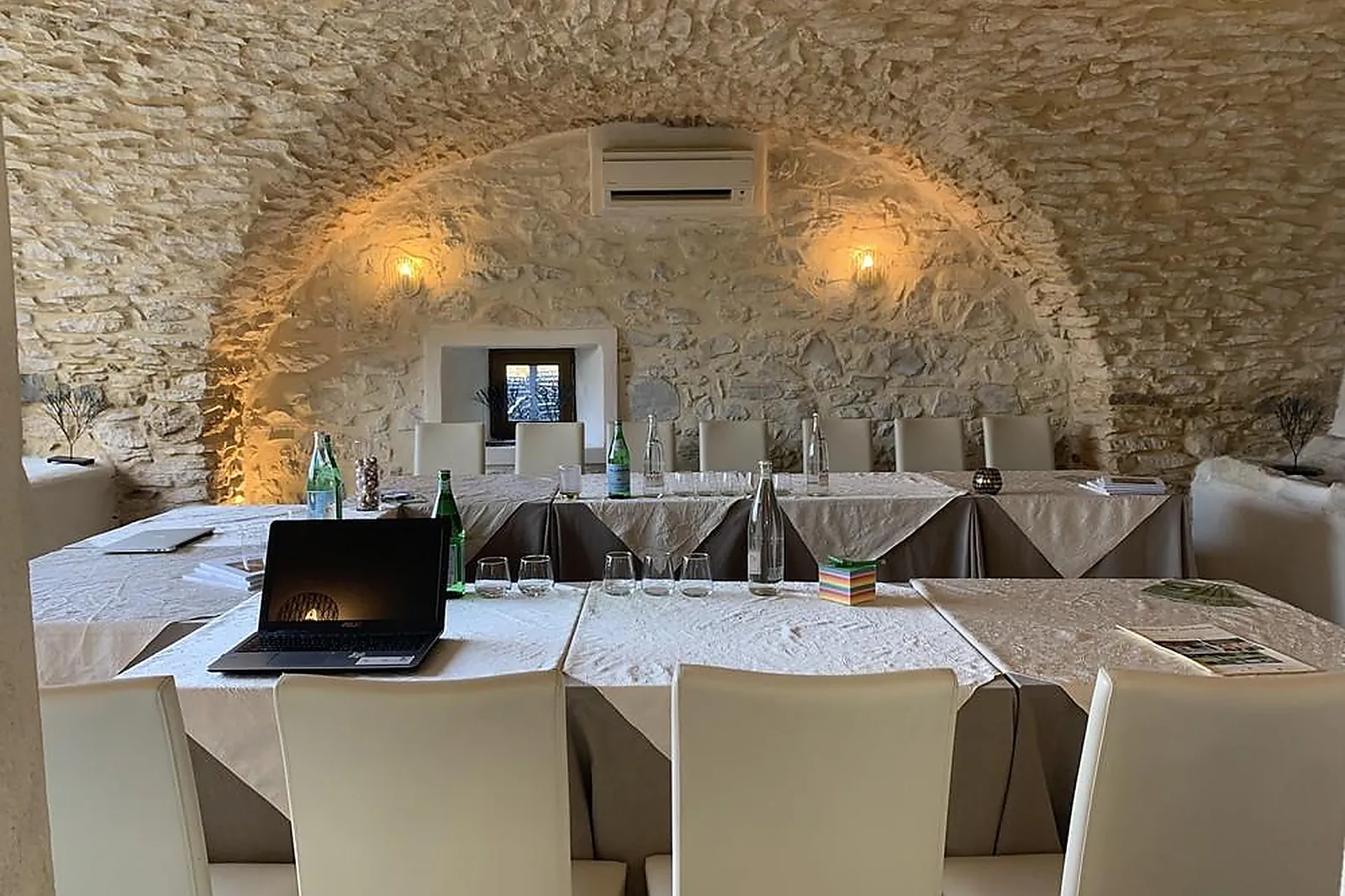 Lieux événementiels, AUBERGE GARDOISE