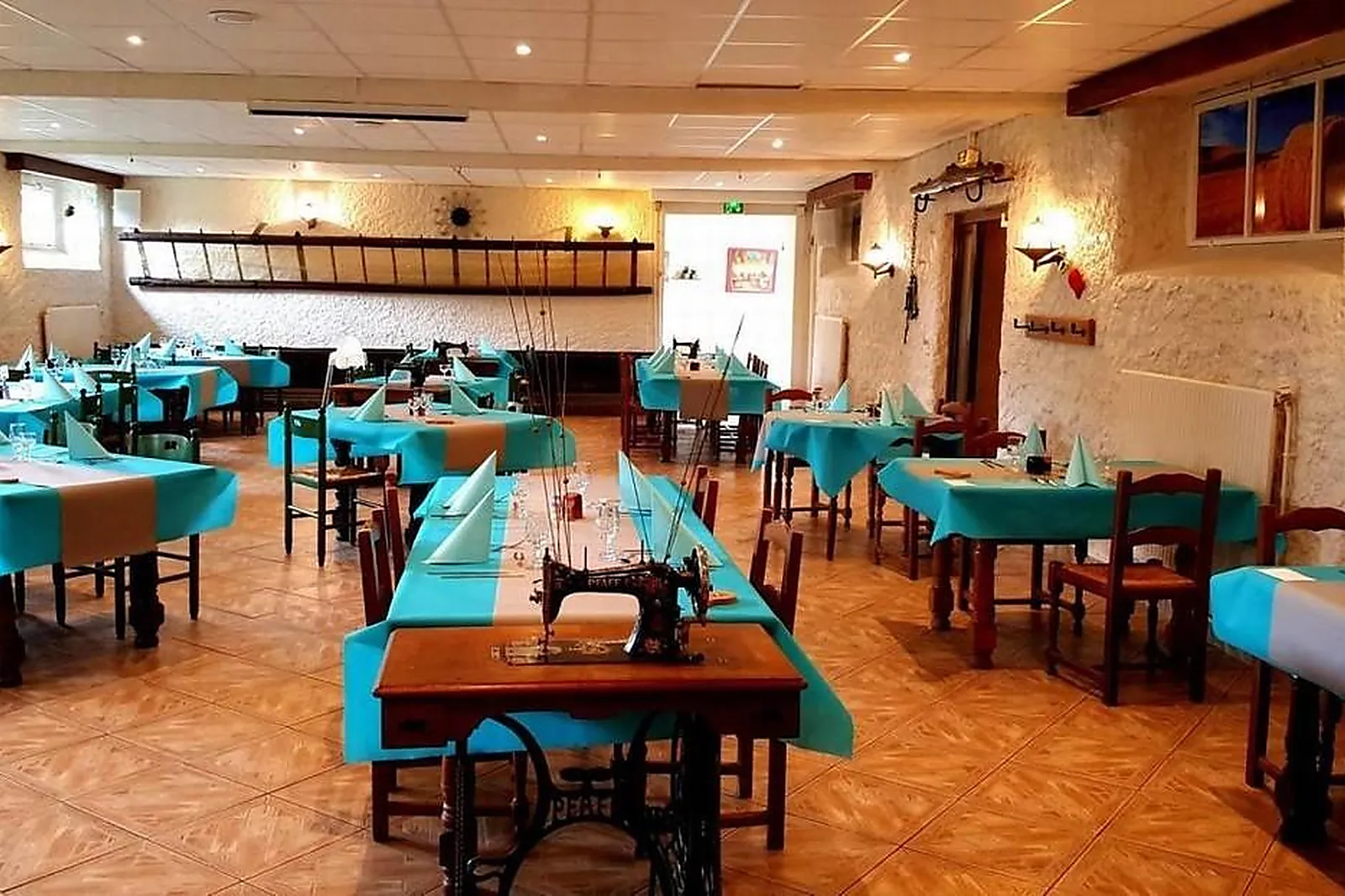 Lieux événementiels, AUBERGE MIRABELLE - CHEZ LÉON