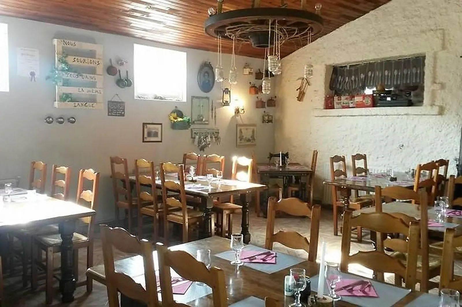 Lieux événementiels, AUBERGE MIRABELLE - CHEZ LÉON