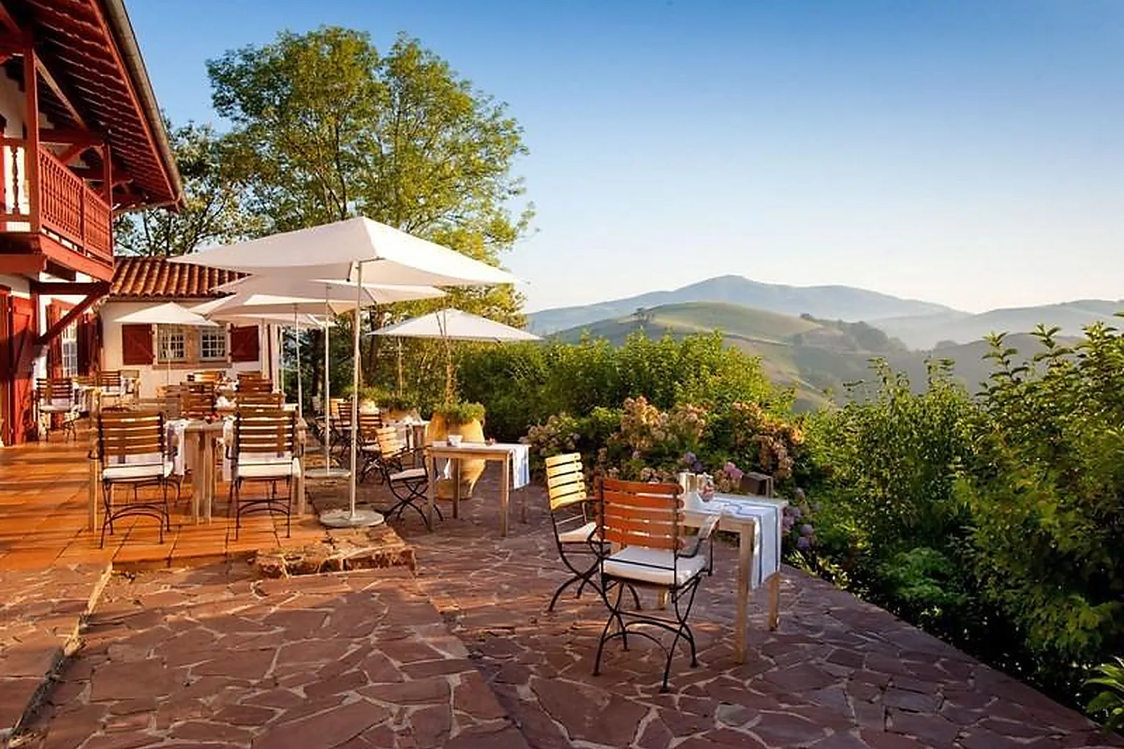 Lieux événementiels, AUBERGE OSTAPÉ