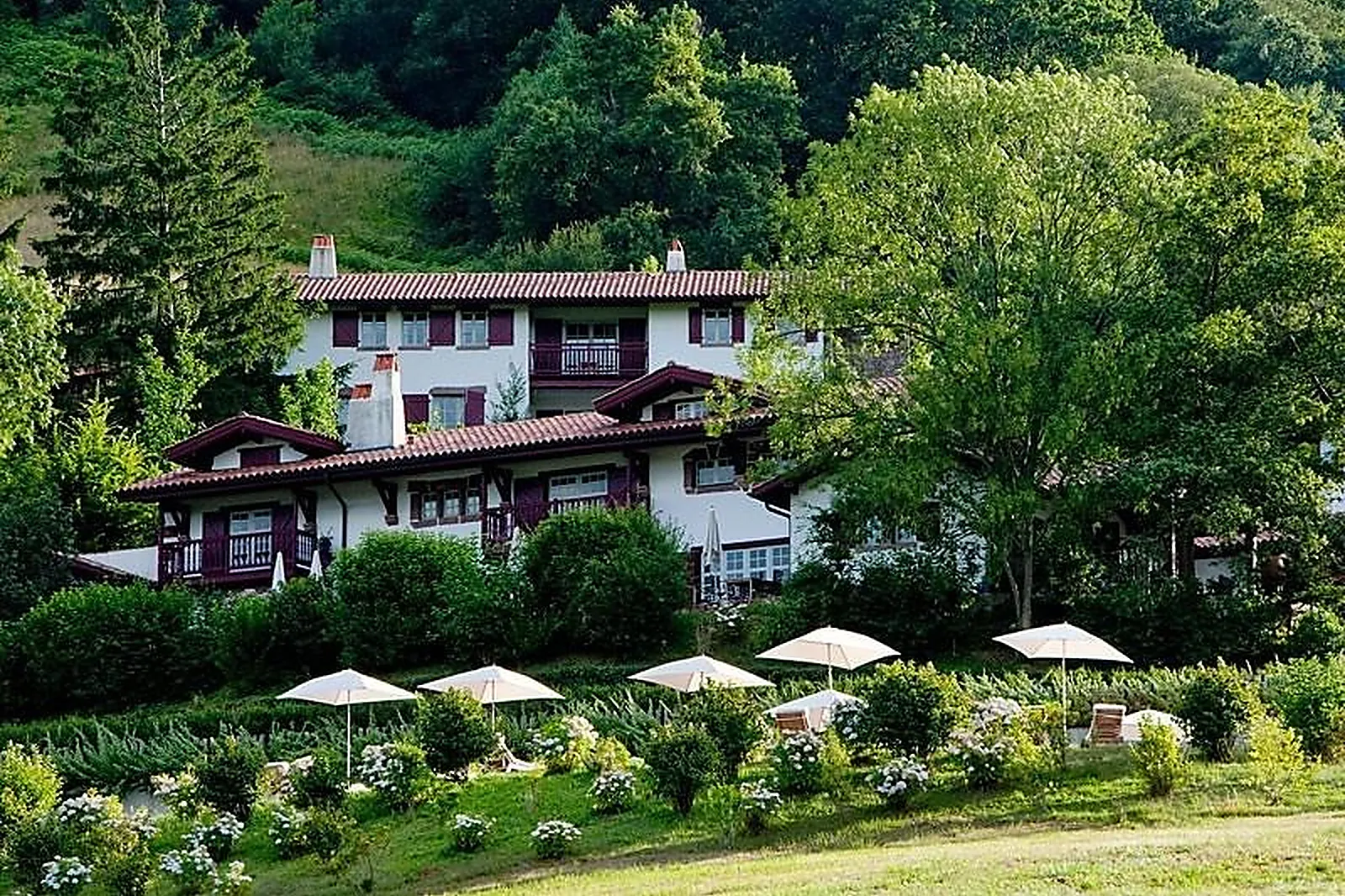 Lieux événementiels, AUBERGE OSTAPÉ