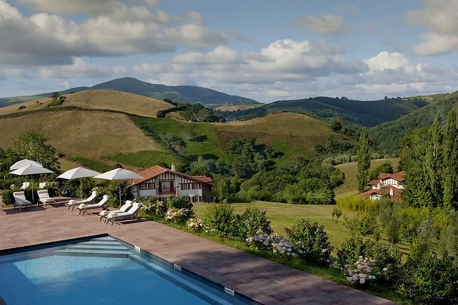 Lieux événementiels, AUBERGE OSTAPÉ