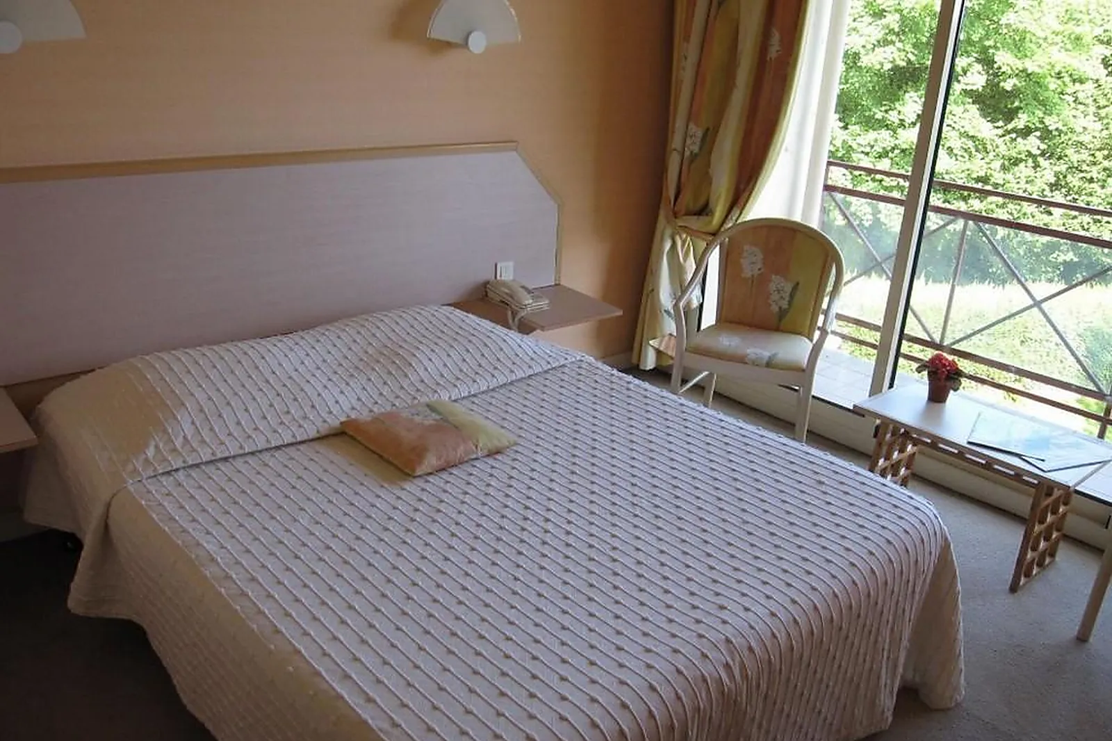 Lieux événementiels, AUBERGE SAINT THÉGONNEC