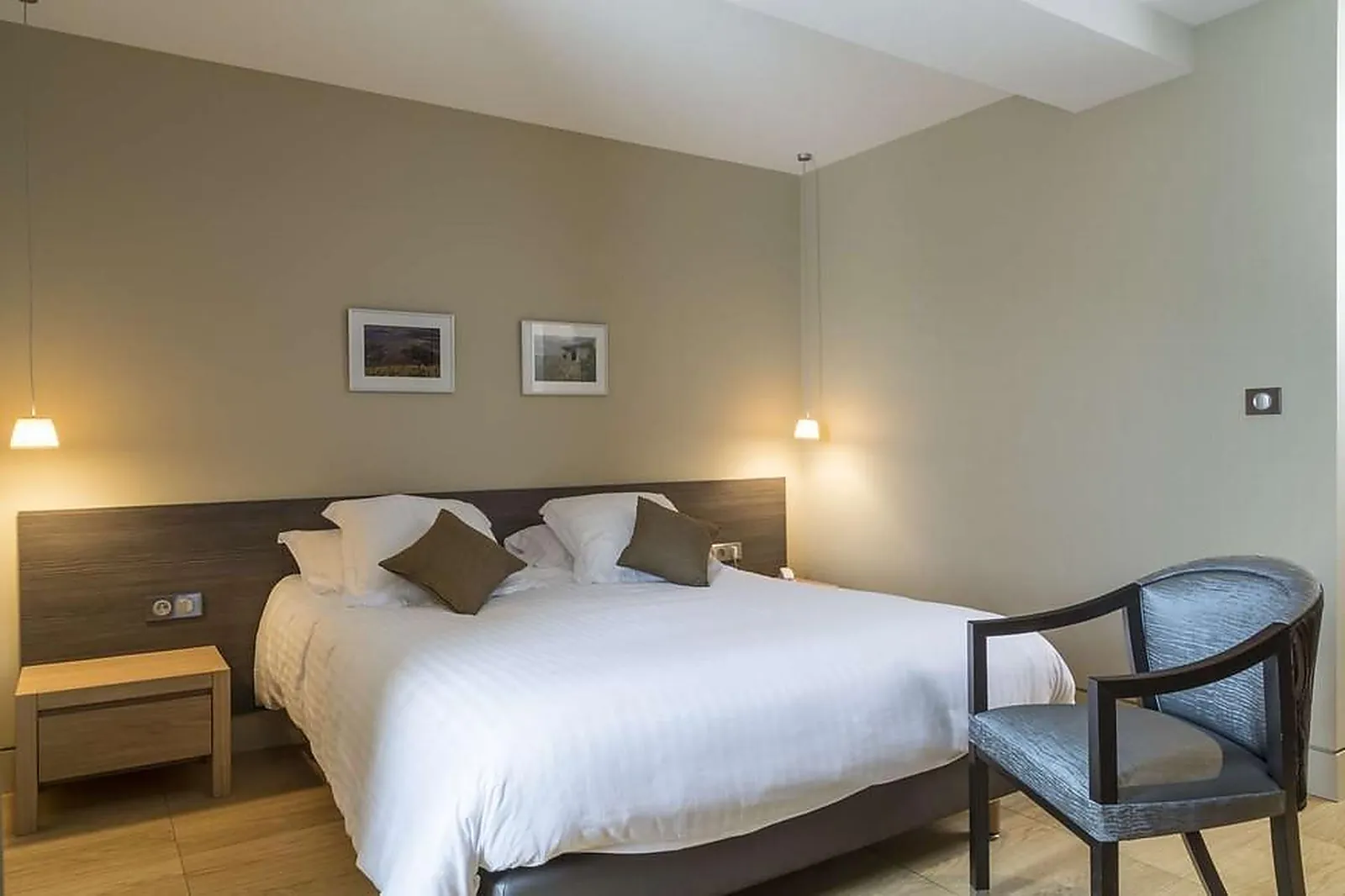 Lieux événementiels, AUBERGE DE CLOCHEMERLE