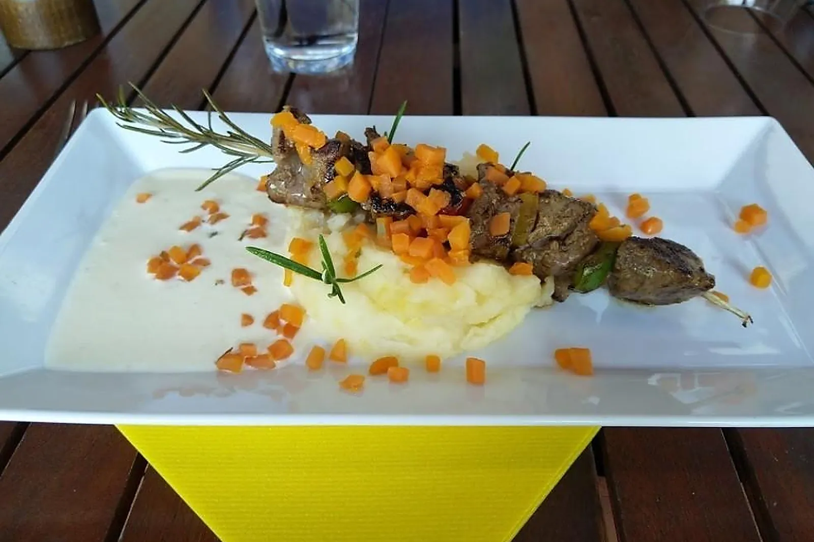 Lieux événementiels, AUBERGE DE CRESPÉ