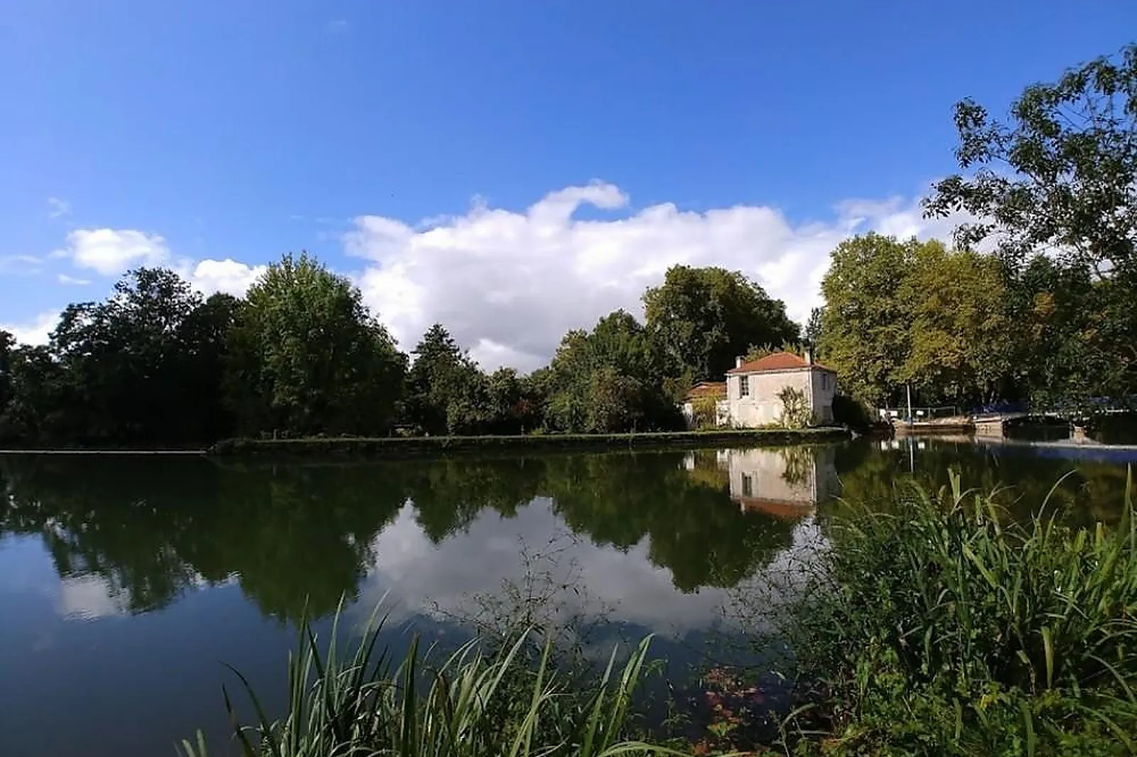 Lieux événementiels, AUBERGE DE LA ROUSSILLE