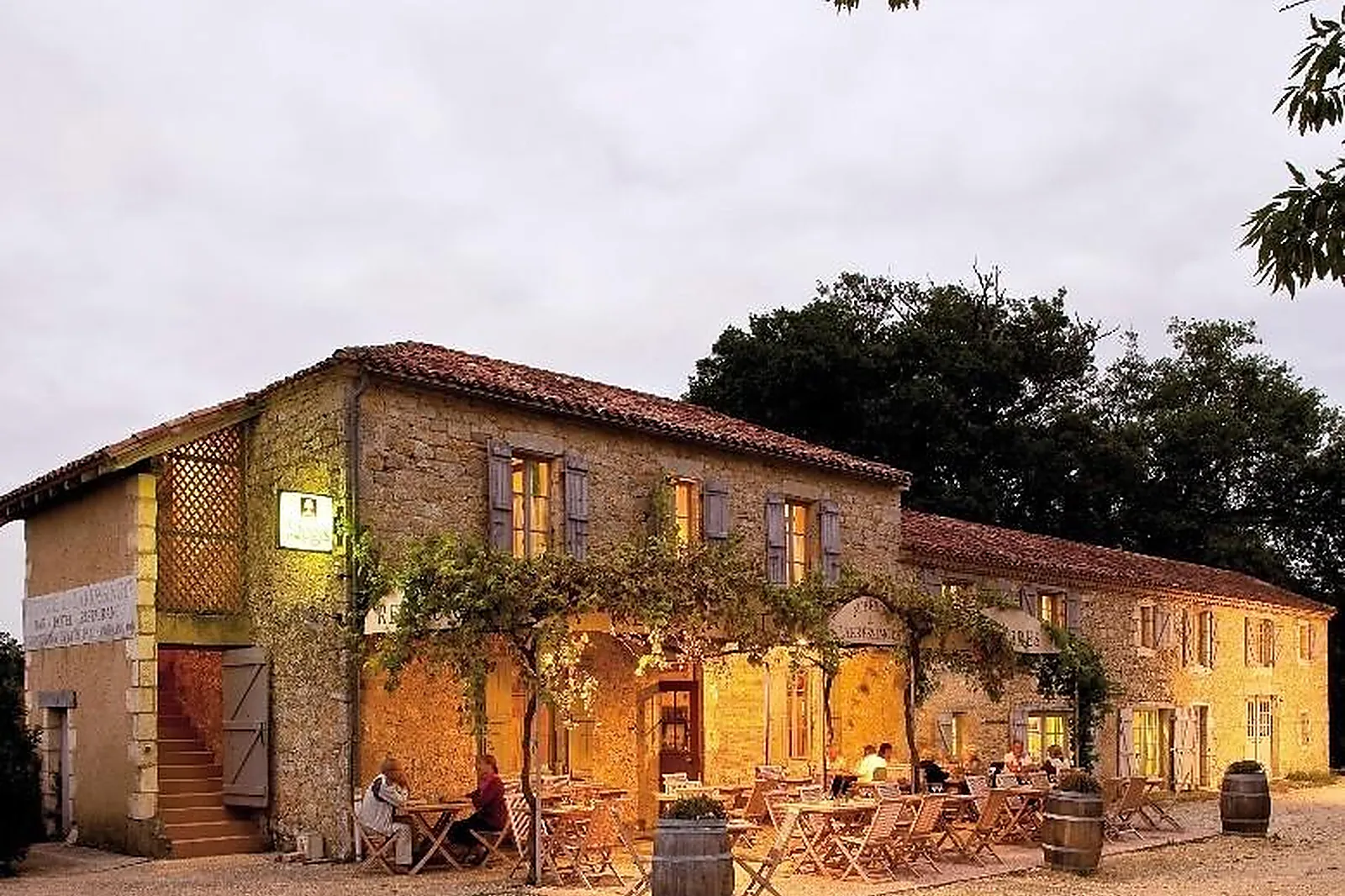 Lieux événementiels, AUBERGE DE LARRESSINGLE