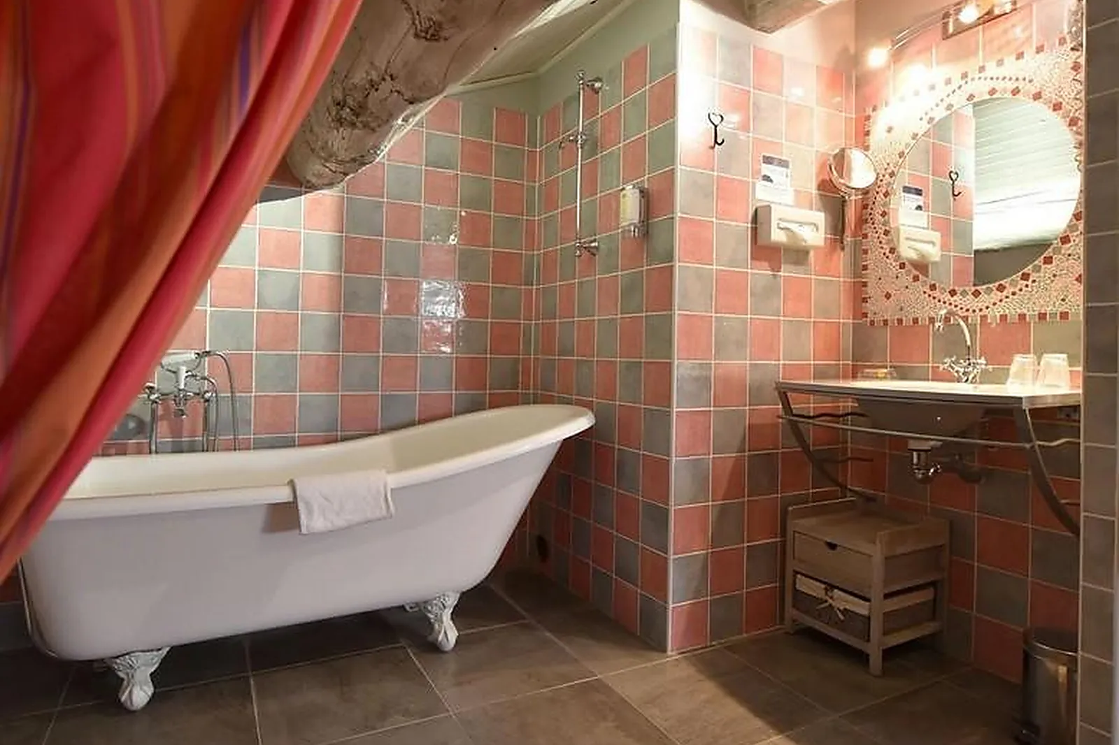 Lieux événementiels, AUBERGE DE TAVEL