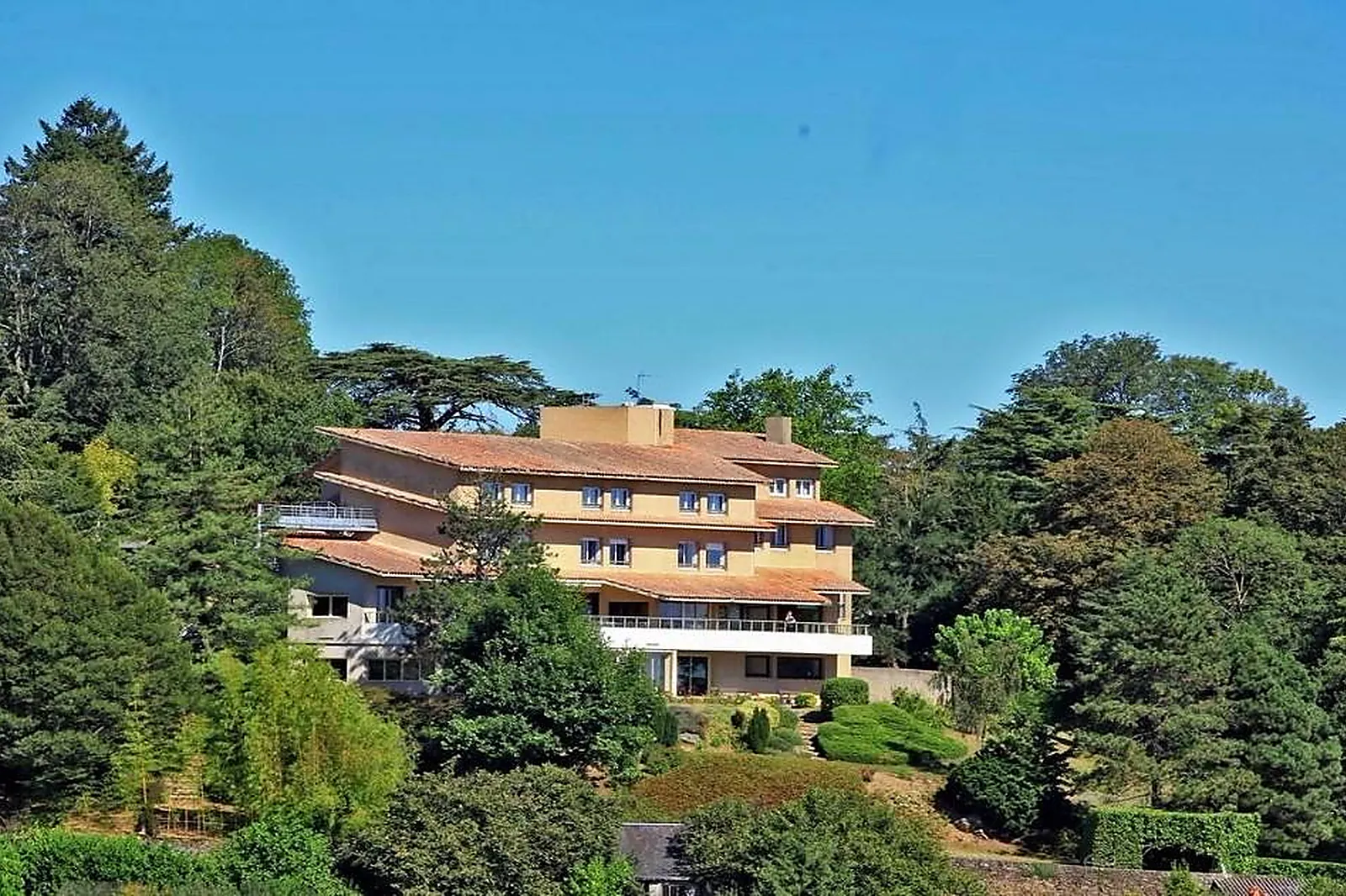 Lieux événementiels, AUBERGE DE LA BRUYÈRE