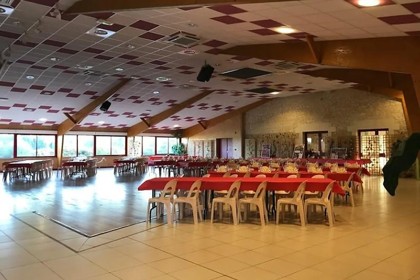 Lieux événementiels, AUBERGE DE LA CAVERNE SCULPTÉE