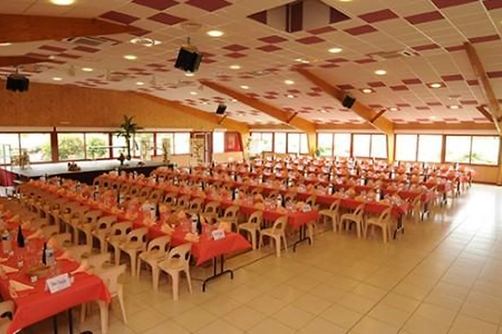 Lieux événementiels, AUBERGE DE LA CAVERNE SCULPTÉE