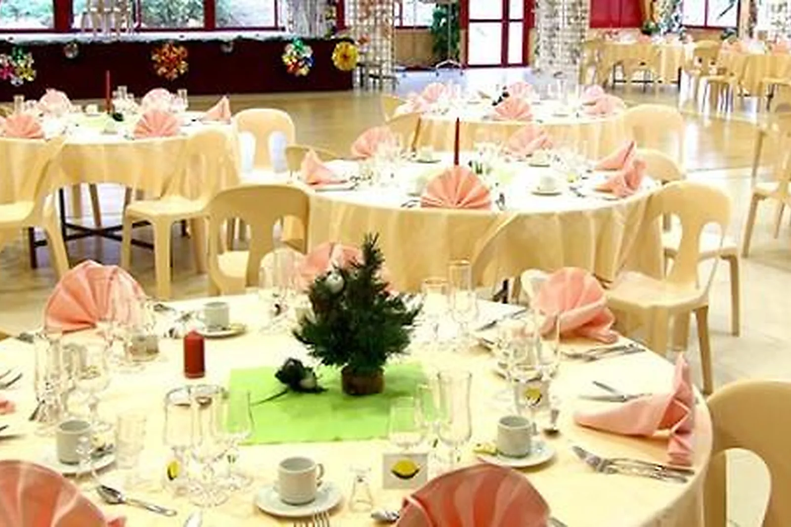 Lieux événementiels, AUBERGE DE LA CAVERNE SCULPTÉE