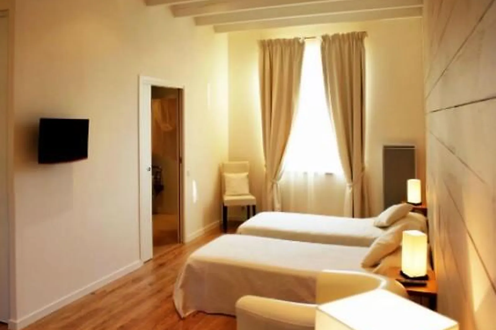 Lieux événementiels, AUBERGE DE LA COURT D'ARON