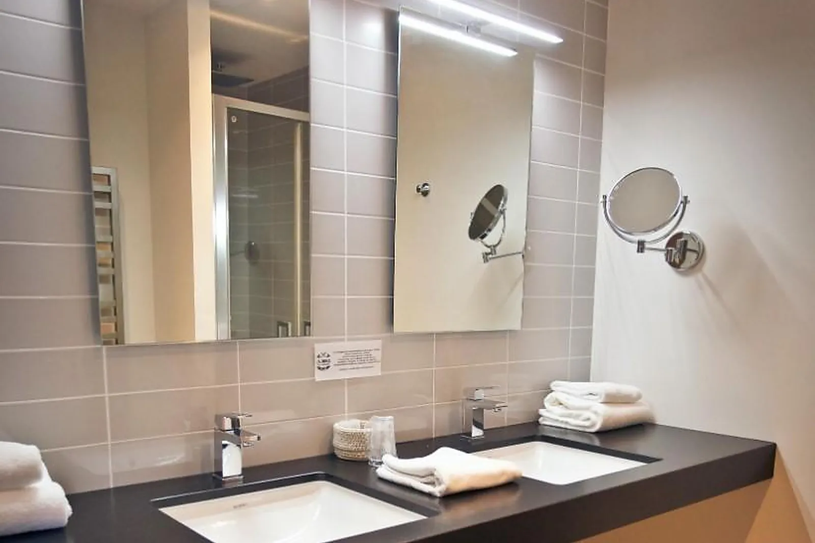 Lieux événementiels, AUBERGE DE LA HARDOUINAIS