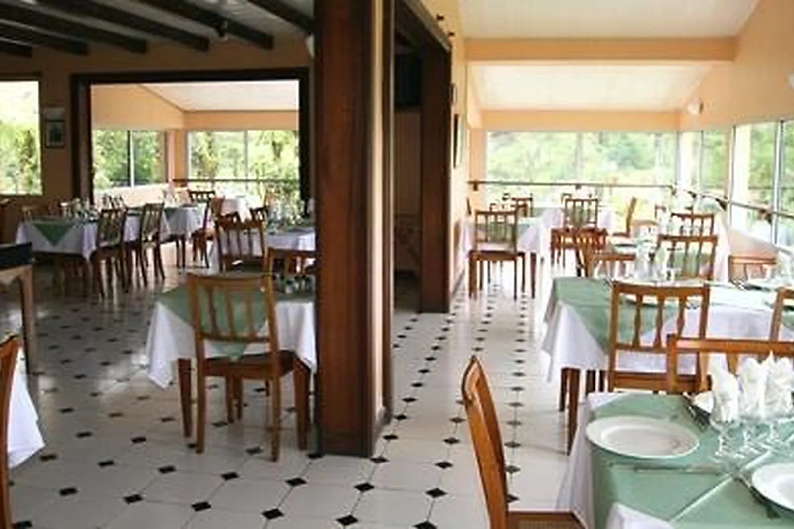 Lieux événementiels, AUBERGE DE LA MONTAGNE PELÉE