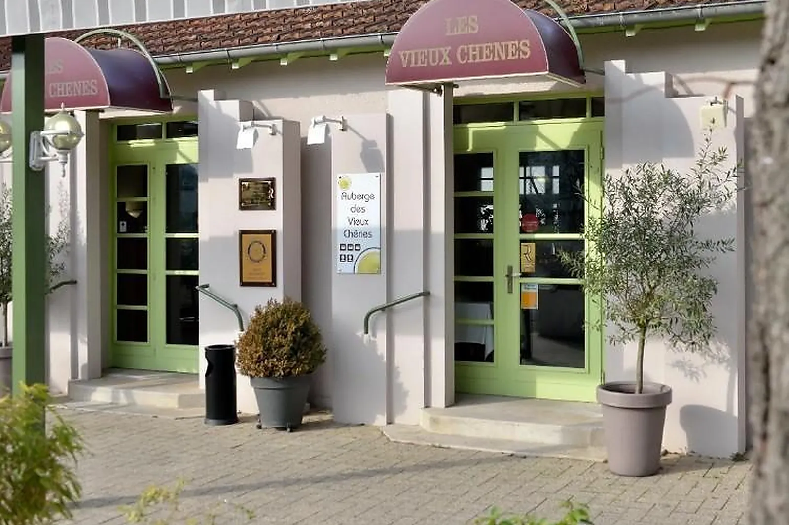 Lieux événementiels, AUBERGE DES VIEUX CHÊNES