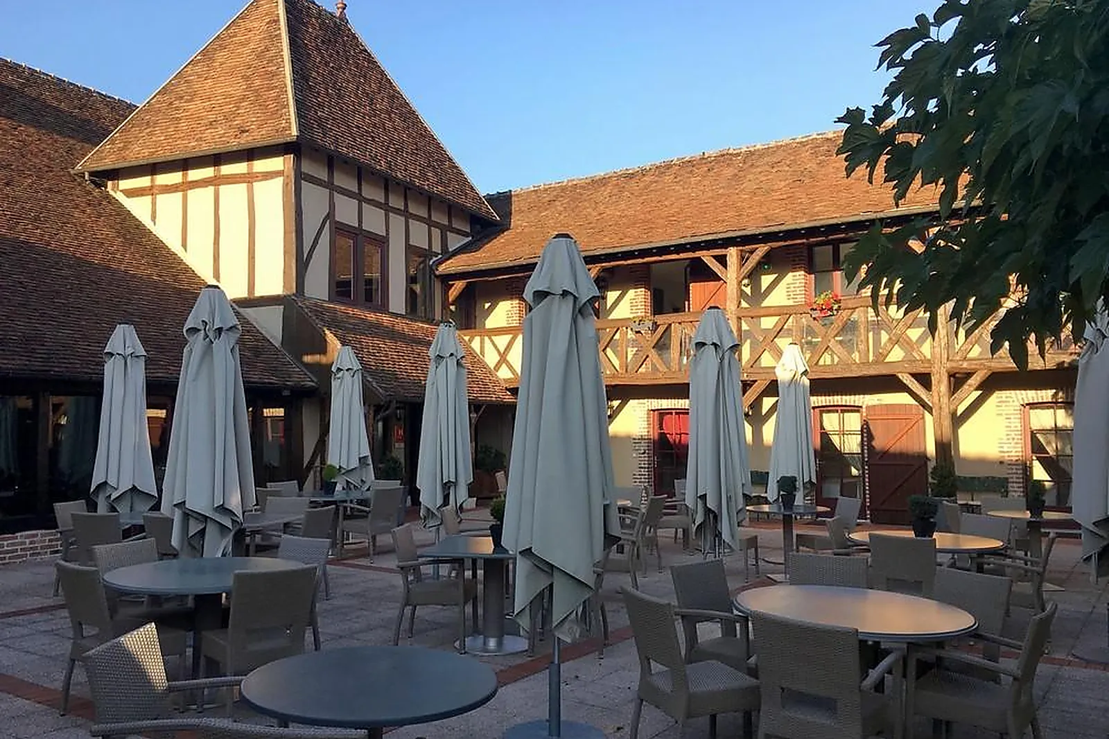 Lieux événementiels, AUBERGE DU CHEVAL BLANC