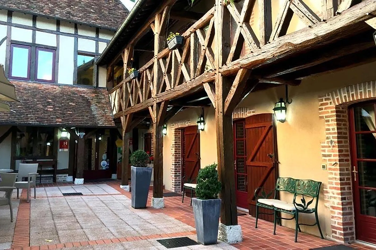 Lieux événementiels, AUBERGE DU CHEVAL BLANC