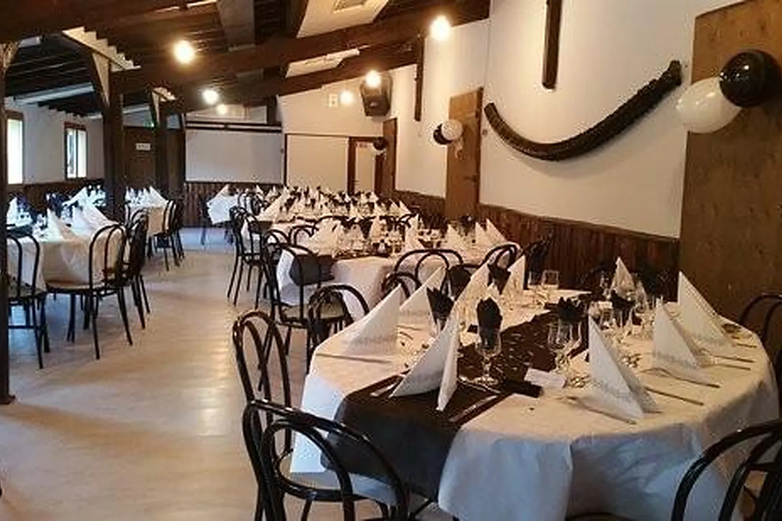 Lieux événementiels, AUBERGE DU GARON