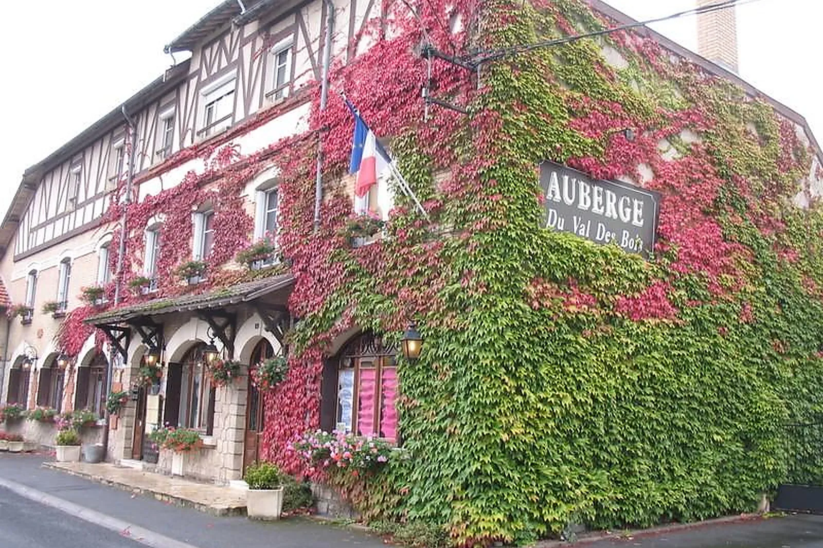 Lieux événementiels, AUBERGE DU VAL DES BOIS