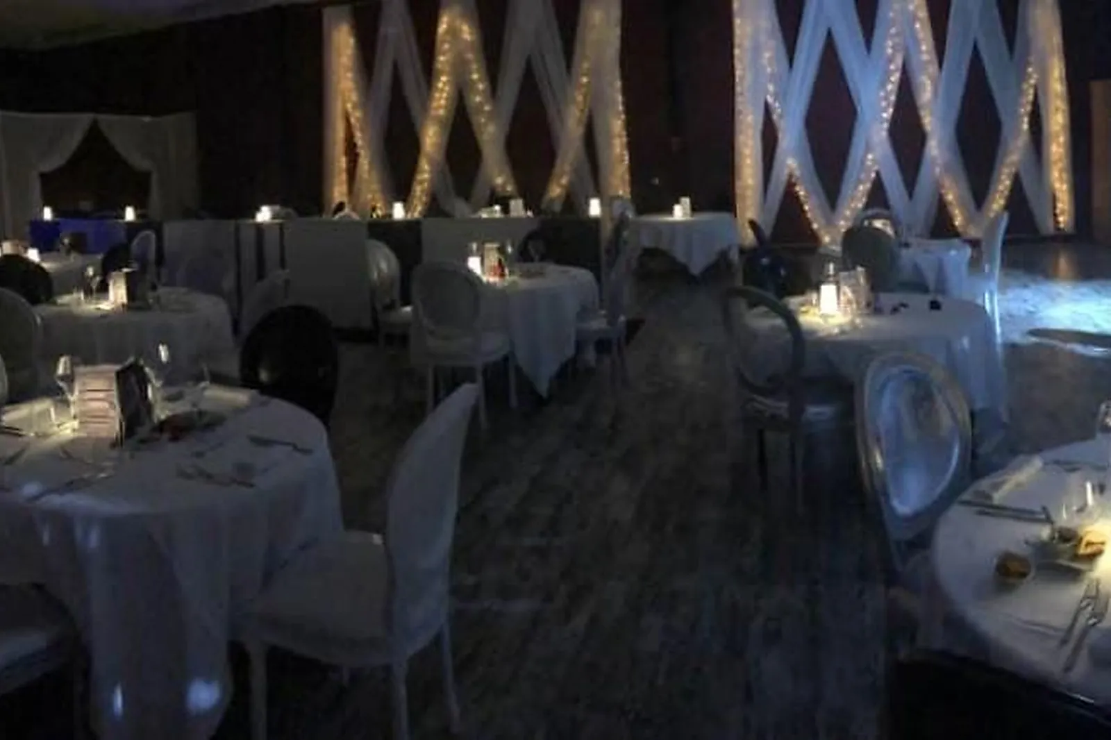 Lieux événementiels, AUX ARTISTES CABARET MODERNE